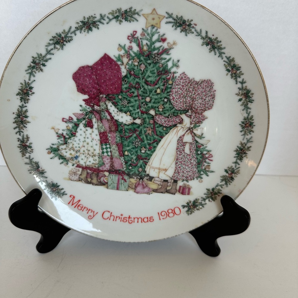Vintage Merry Christmas 1980 Holiday Decorative Plate - White & Green